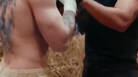 A powerful cut on bare fists!!!