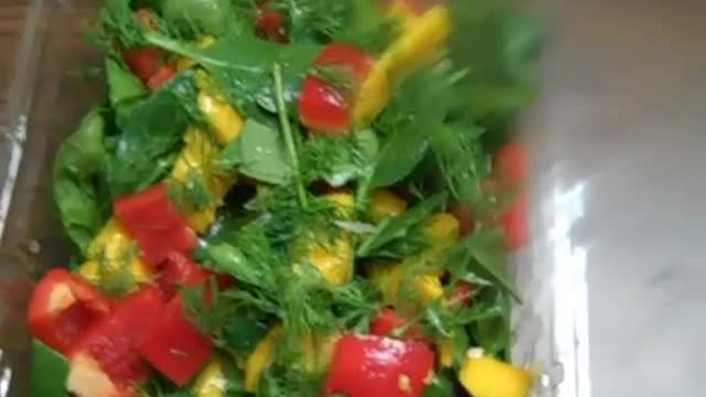 60 SECONDS TO RAW FOOD - TROPICAL SPINACH SALAD RECIPE - May 29th 2011