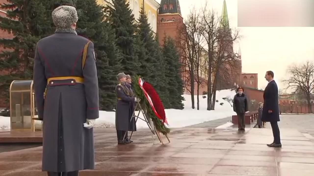 Bashar al-Assad lays a wreath at the Tomb of the Unknown Soldier in Moscow.