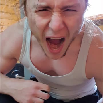 Fifth set of Defecit Deadlifts 85Kgs x10 like a JOKE