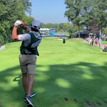 Tommy Fleetwood's being a G #golf #caddie #tommy #fleetwood #par3