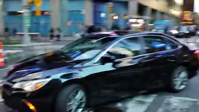 Huge bang / manhole explosion causes panic in New York's Times Square.