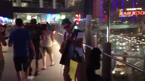 Playing some Guitar on Las Vegas Boulevard