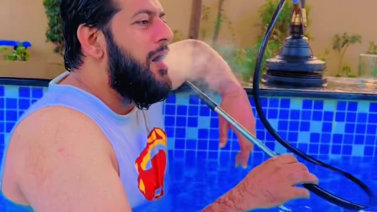 Sheesha in pool