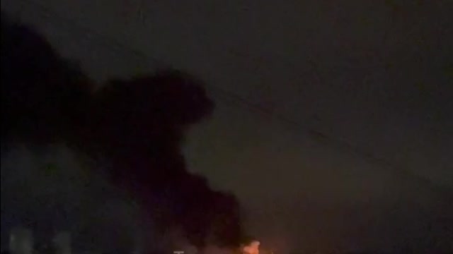 🔥More footage of a strong fire at a facility (presumably energy infrastructure) in Kyiv