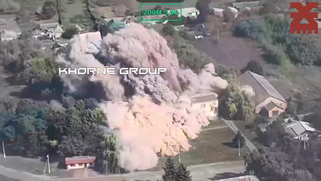 💥🔥 Footage of GBU-39 bomb strike on a building with Russian personnel in the