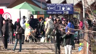 The anxious wait for relatives at Ukraine's border