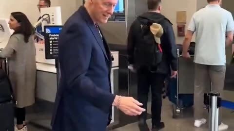 Bill Clinton is traveling commercial and not a secret service agent in sight.