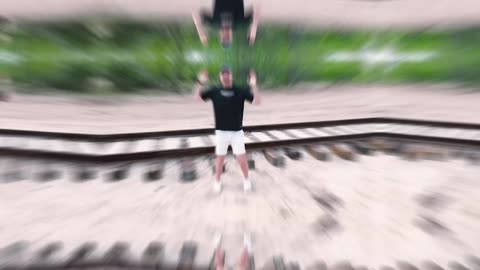 TRAIN VS GAINT PIT