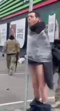 ESTOS MILITARES NO SON RUSOS Y SÍ MALTRATAN A CIVÍLES.