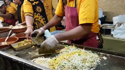 KOTHUU SRILANKA SPECIAL FOOD IS AWESOME!! - STREET FOOD