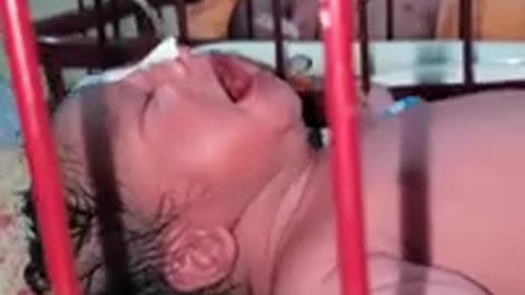 new born baby doing cry loudly feeding baby after birth | new born baby after birth cry hard 😱😭😱