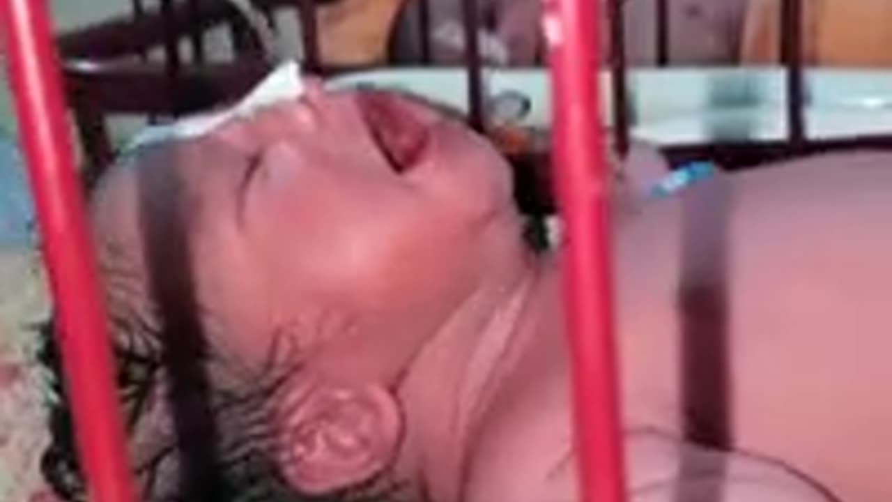 new born baby doing cry loudly feeding baby after birth | new born baby after birth cry hard 😱😭😱