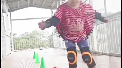 Practicing with cones | skating | skating girl | #rumble #skating #Harshalidhankhola