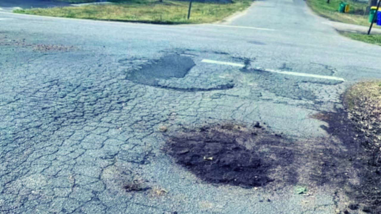 Watch this neighborhood battle the city over a pot hole, for over a year. 🥵