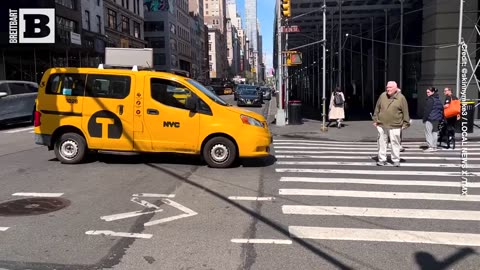 True to the spirit of NYC, an older man didn't go easy on a taxi that he claimed ran a red light.