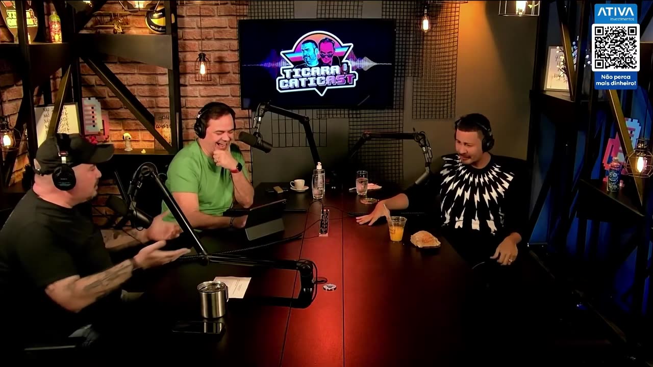 CARLINHOS E AS POLÊMICAS COM DOAÇÕES - Bola e Carioca Carlinhos Maia Cortes de ticaracaticast