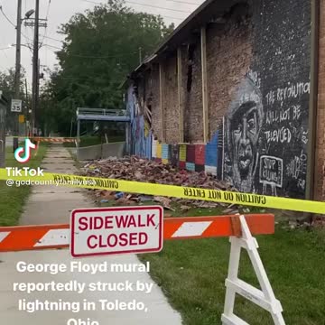 Lightning strikes George Floyd mural in Toledo, OH!!