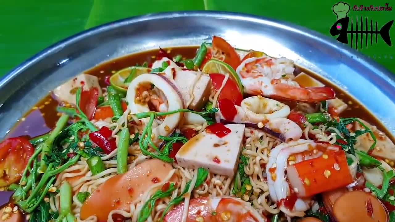 Side dish fish, assorted mom salad, spicy salad instant noodles supreme