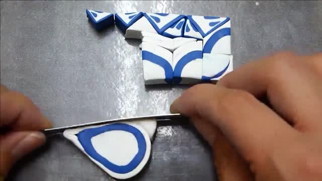 Complete and easy to learn to make small bowls out of soft clay. Part VIII.
