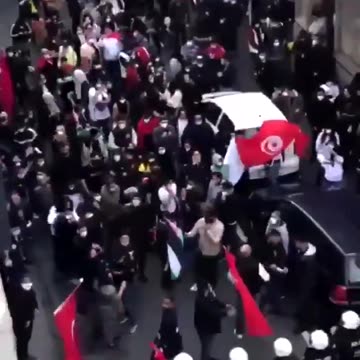 Moslems schreien "Scheiss Ju_en" unter den Augen der tatenlosen Polizei