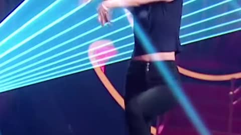 Guan Xiaotong dances solo