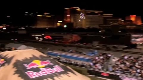 He set a world record on this motorcycle jump 😱