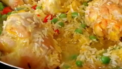 Spanish EASY Chicken Paella Recipe #shortvideo