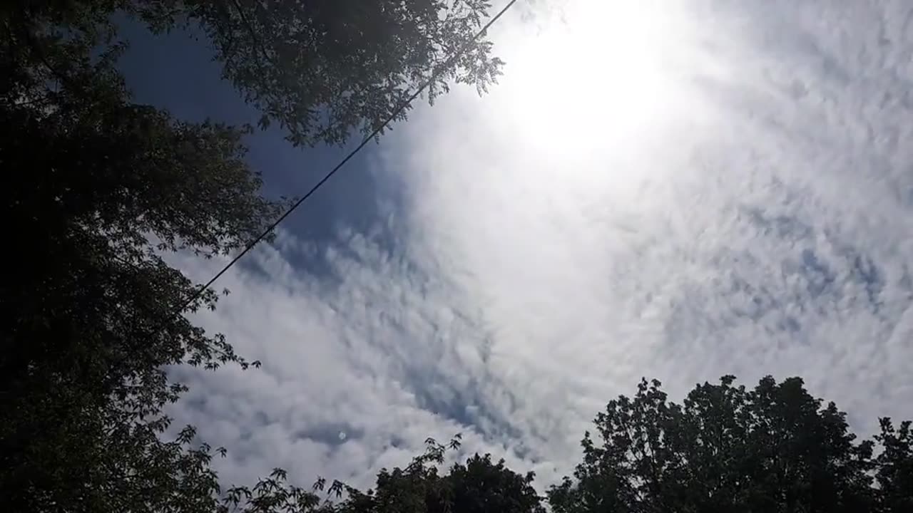 Himmel in Berlin am 13.06. 2023 um 11:52 Uhr