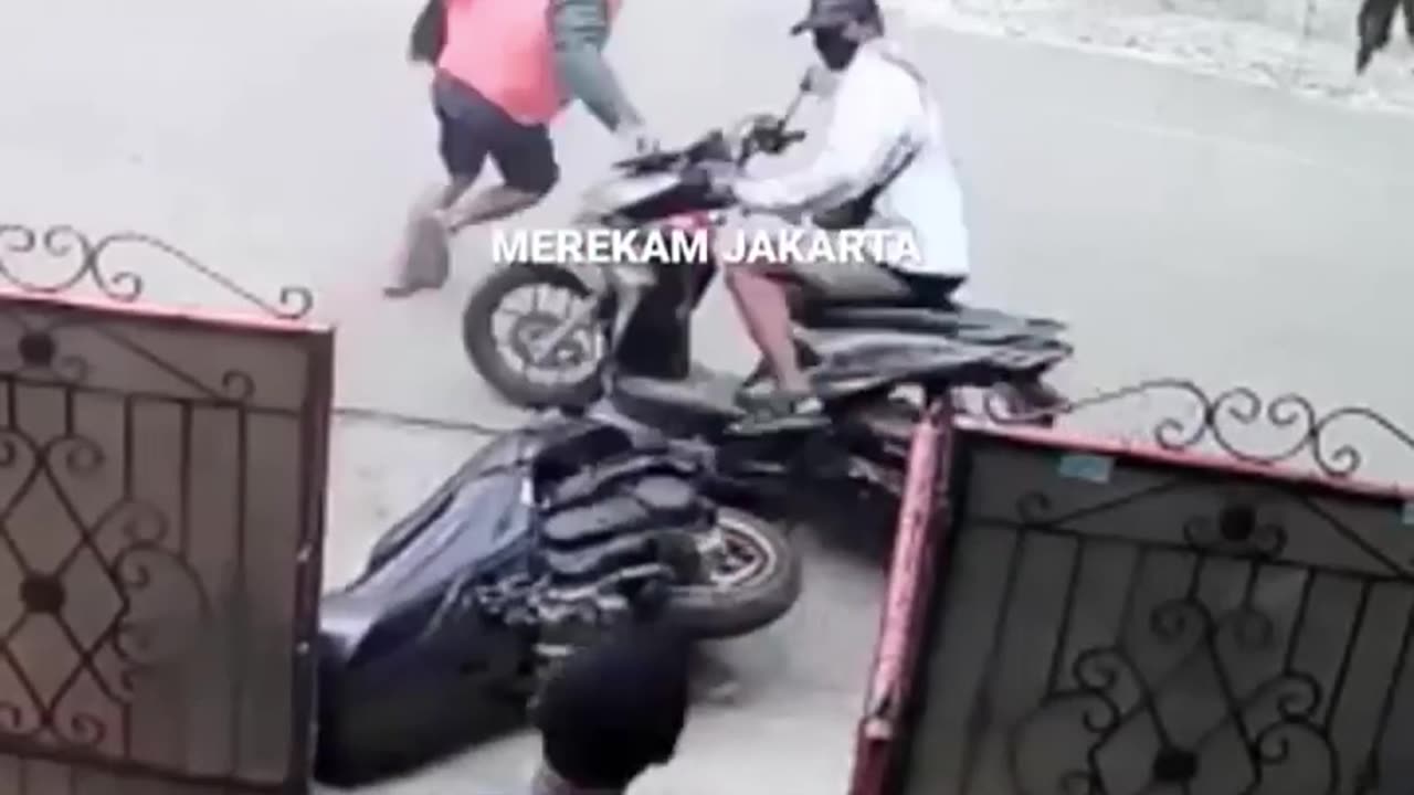 Robbing a Motorcycles Goes TERRIBLY WRONG