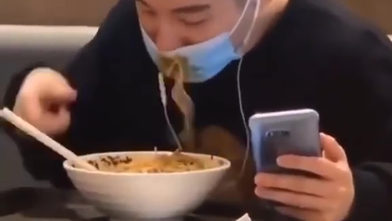 🤣Funny man eating a noodles🤣 (2)