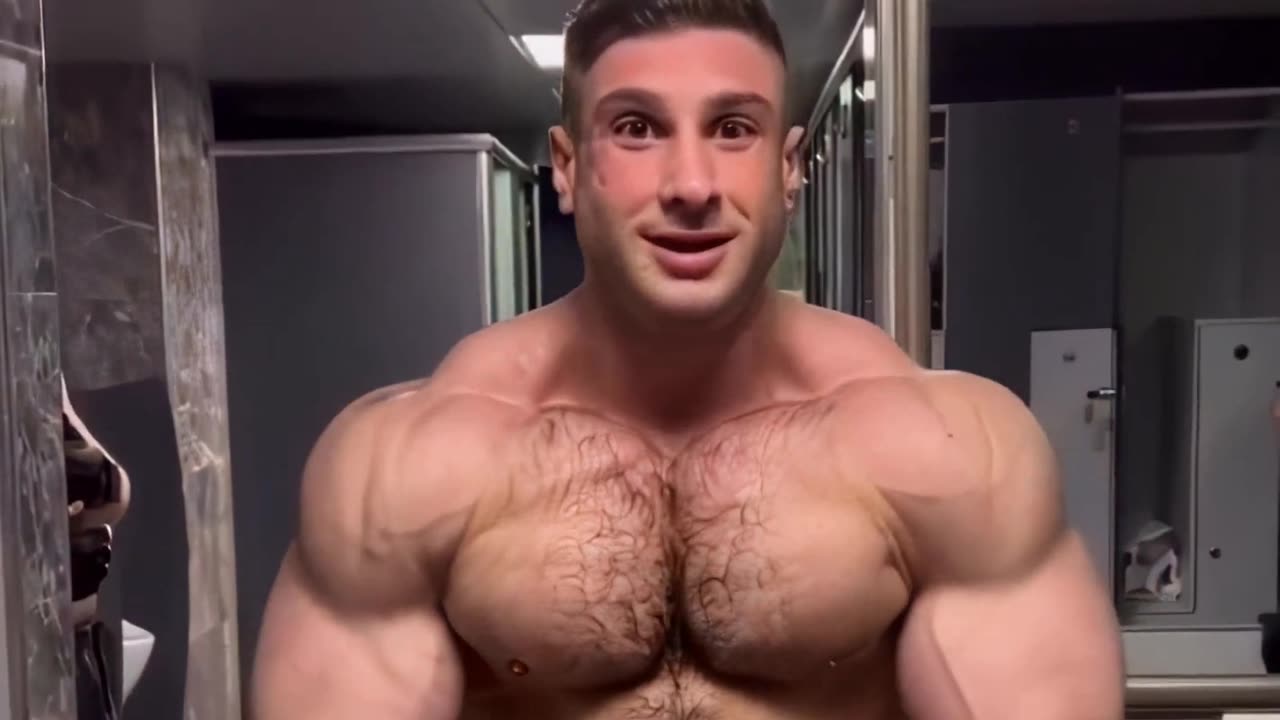 Turkish Bodybuilder Posing