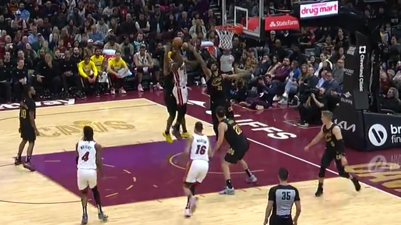 Butler Heats Up! Scores 20 Points in First Half (Heat vs. Cavs)