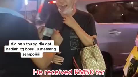 Masked woman confronts streamer, kicks food away