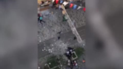 Istanbul, il momento dell’esplosione nella via dello shopping panico tra la gente