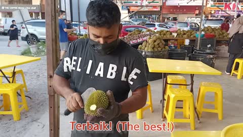 RM5 Durian, WOW!! Orang Jepun enjoys sedap Malaysia Durian!