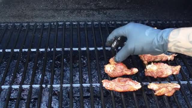 Crispy Skin BBQ Wings #wings #chickenwings #wingwednesday #bbqwings #FomotionalFinds