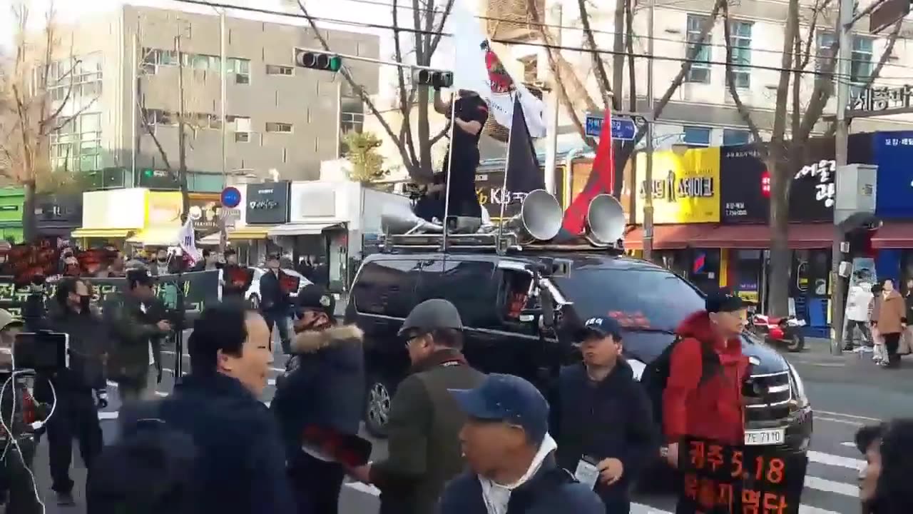 20190227_V3_S03(UhhNX5kvcK4)5.18 까! 까!까!에 집회 방해하다 몰매를 맞을뻔한