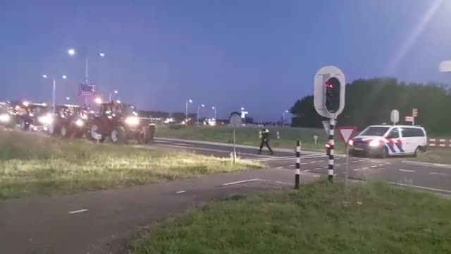 Dutch farmers convoy protests nitrogen caps and energy policies (June 22, 2022)