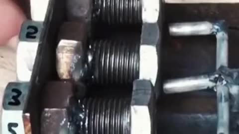 Look at some mechanical accessories used by the mechanic