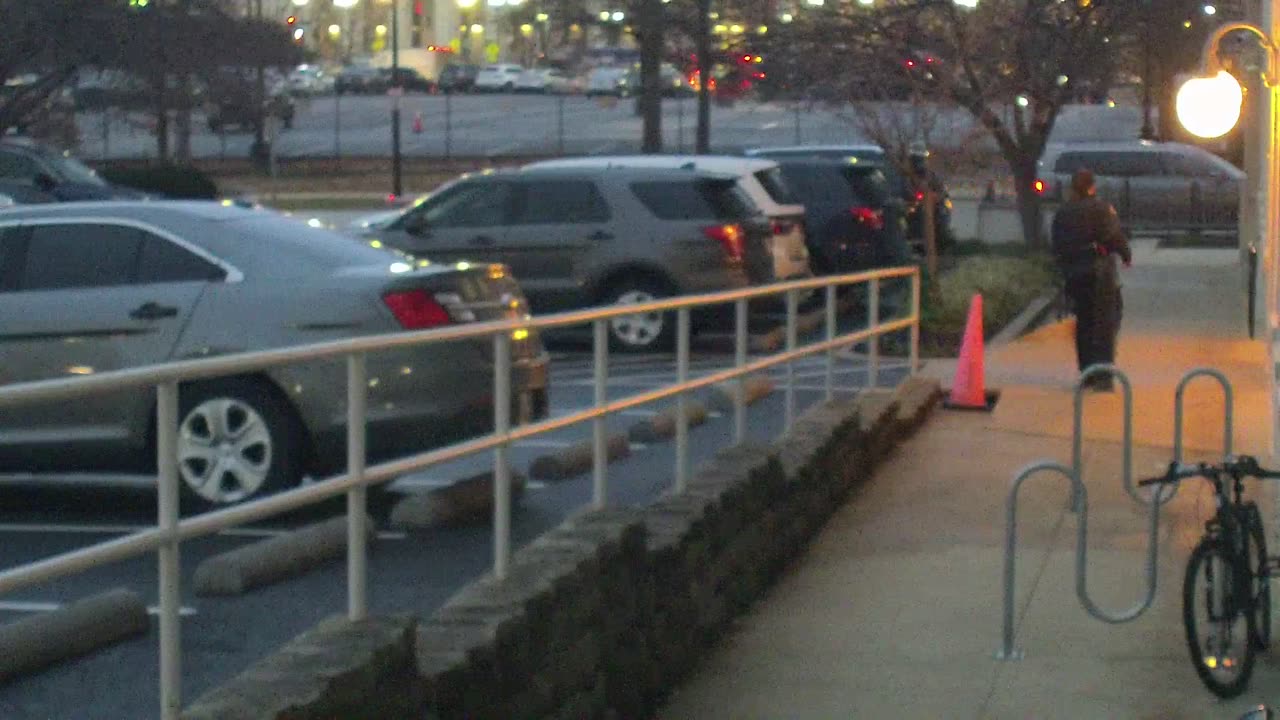 1669HQOB01SouthwestWalkway_2021-01-05_17h00min02s390ms.mp4