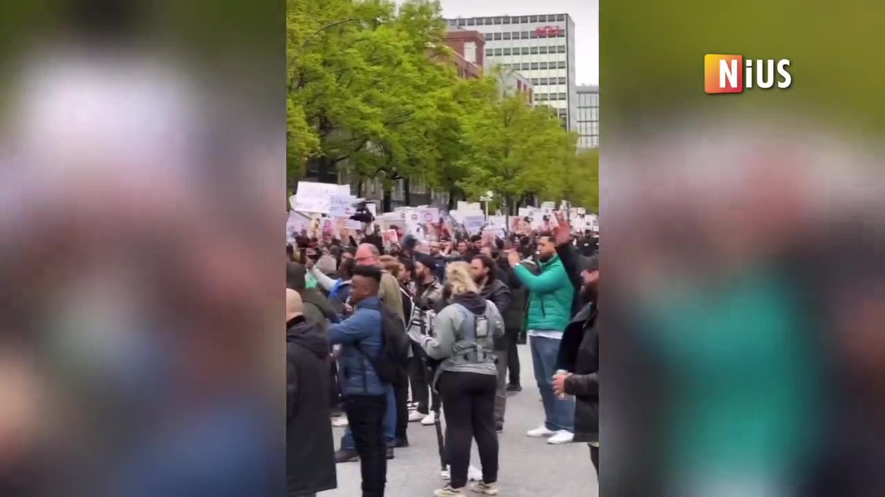 Hundreds of Islamists are demonstrating in Hamburg, Germany.