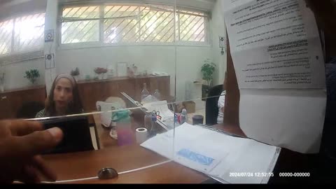 בבית משפט השלום באשדוד, המשפטים מכורים. סרטו של אמיר מלמד