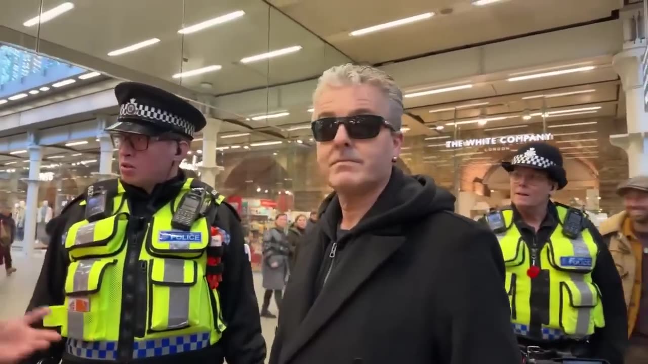 Re-upload of Brendan Kavanagh s encounter with the CCP and the Filth at St Pancras Train Station