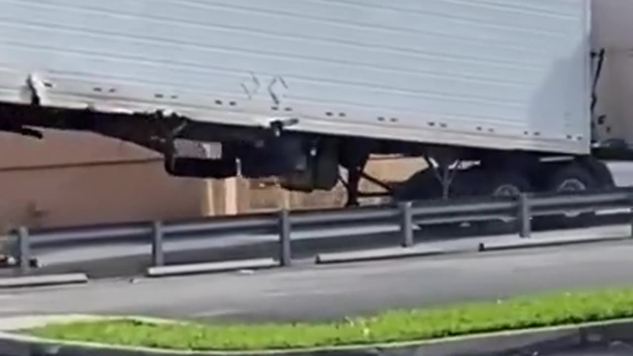 This truck driver deserves an award