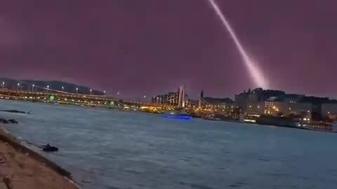 BREAKING: Meteor falls, visible from Budapest.