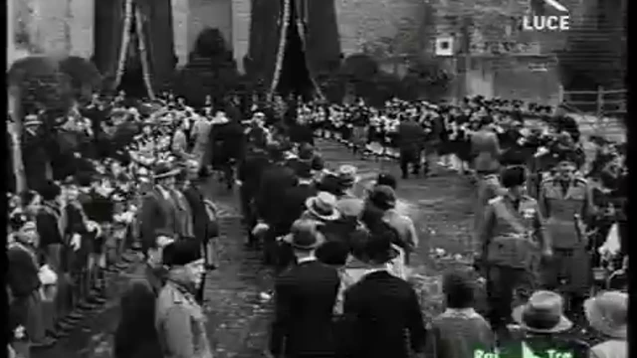 La Roma di Benito Mussolini dal 1928 al 1943 DOCUMENTARIO STORICO RAI ISTITUTO LUCE CINECITTà dopo la firma dei Patti Lateranensi del 1929 tra il regno d'Italia fascista di Mussolini e la santa sede con la Città del Vaticano come Stato INDIPENDENTE