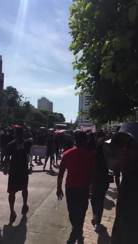 Así transcurre la protesta de vendedores ambulantes contra decreto distrital