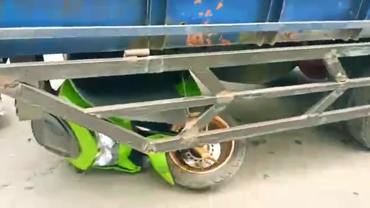 Tragedy of an accident caught on camera by residents