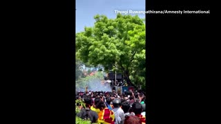 Sri Lankans storm prime minister's office